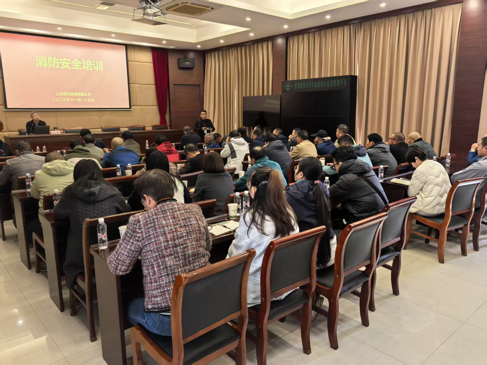 1764556561425356.jpg 1764556561425356.jpg